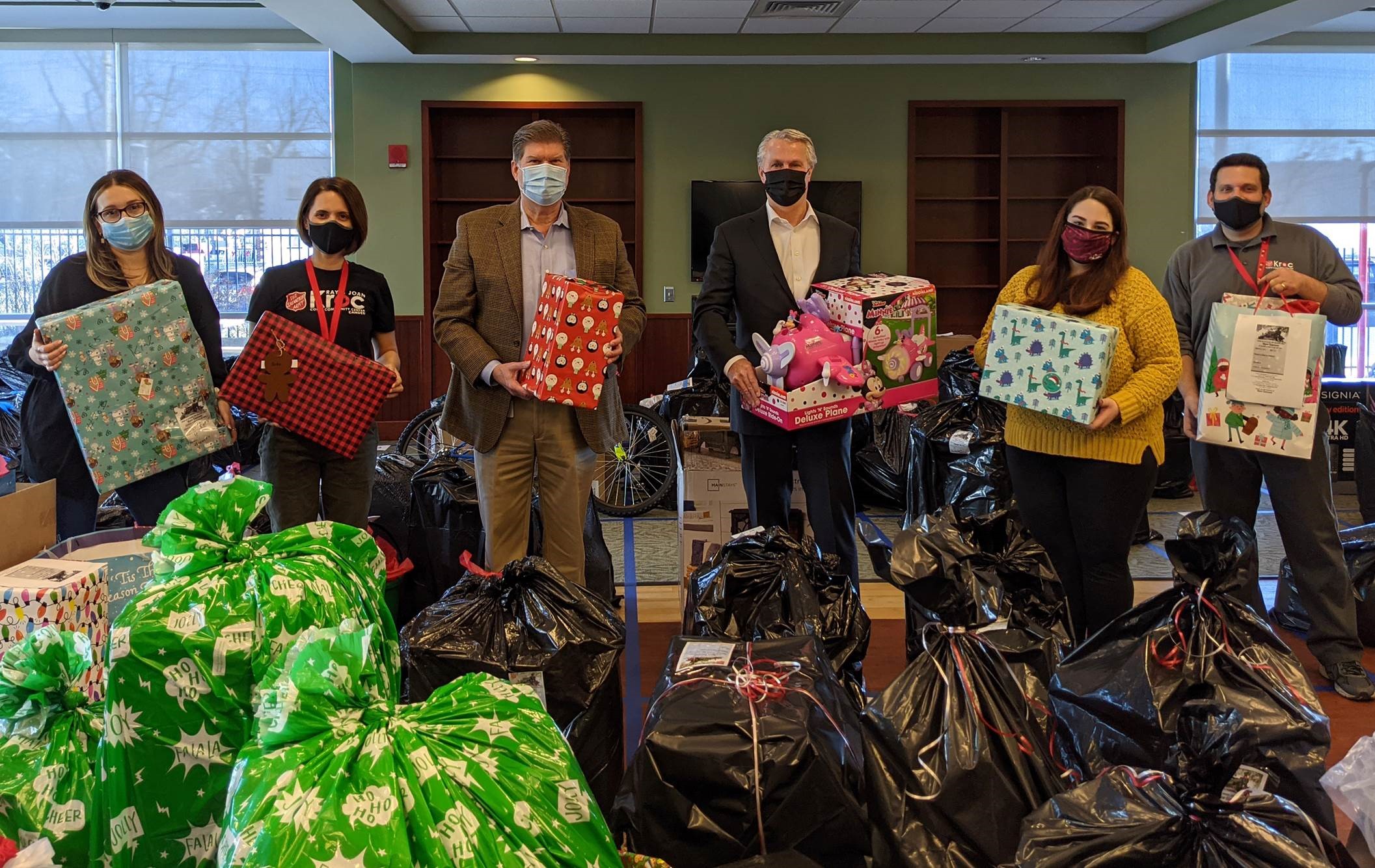 Rondo-Pak Takes Part in The Salvation Armyâs Adopt-A-Family Program | Packaging Connections